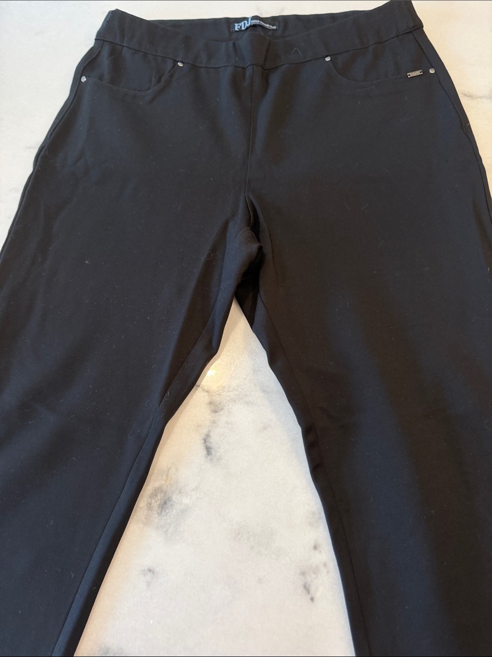 FDJ Black Straight-Leg Women's Pants ā Classic Stretch Comfort